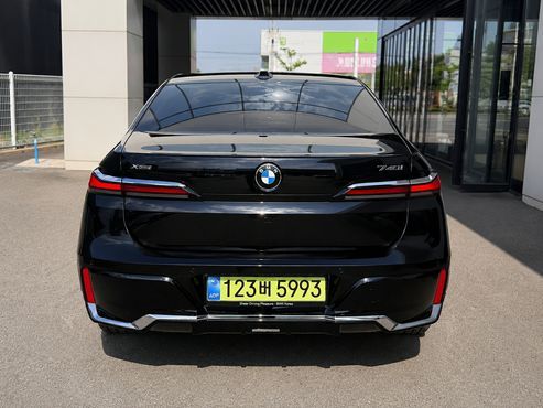 BMW 7-Series 740i xDrive M Sport — пробег 1 300 км — фото 3 из 5