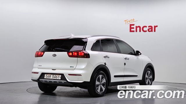 Kia Niro Luxury — пробег 158 743 км — фото 2 из 5