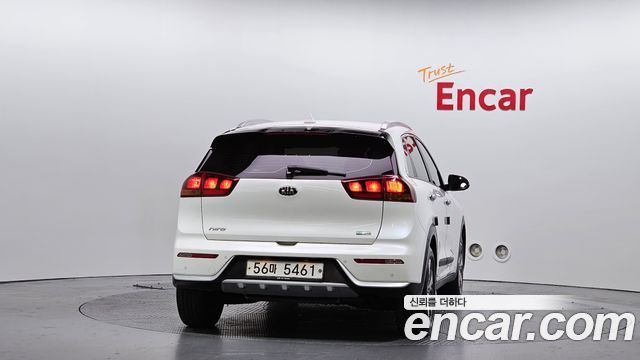 Kia Niro Luxury — пробег 158 743 км — фото 4 из 5