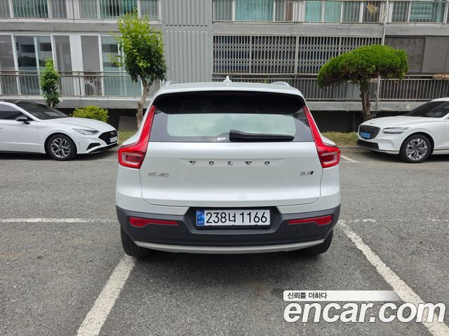 Volvo XC40 B4 Inscription — пробег 69 400 км — фото 4 из 5