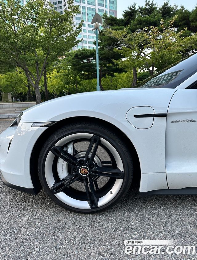 Porsche Taycan из Кореи Encar