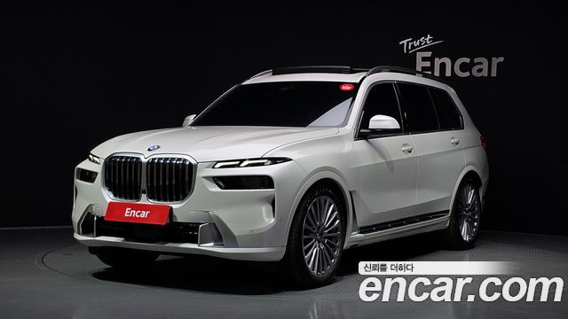 BMW X7 xDrive 40i Design Pure Excellence 7-Seater — пробег 9 379 км — фото 1 из 5