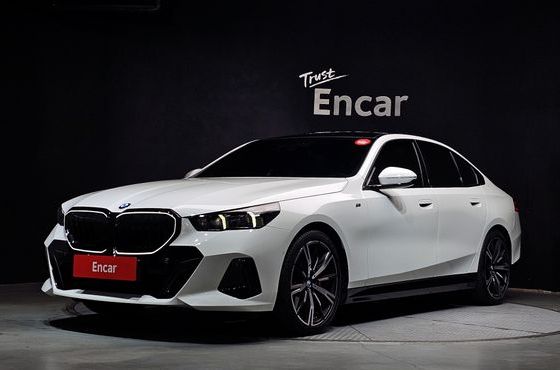 BMW 5-Series 530i xDrive M Sport Pro Special Edition — пробег 37 632 км — фото 1 из 5