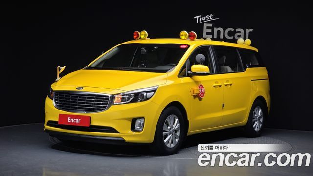 Kia Carnival 11-Seater School Bus — пробег 74 083 км — фото 1 из 5