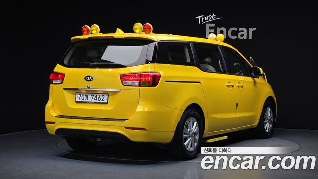 Kia Carnival 11-Seater School Bus — пробег 74 083 км — фото 2 из 5