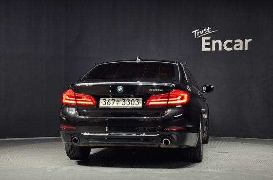 BMW 5-Series 530e Luxury — пробег 102 462 км — фото 4 из 5