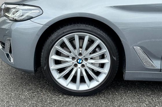 BMW 5-Series 530i Luxury — пробег 23 317 км — фото 5 из 5