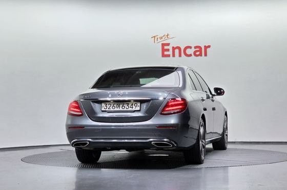 Mercedes-Benz E-Class E300 Avantgarde — пробег 126 460 км — фото 4 из 5