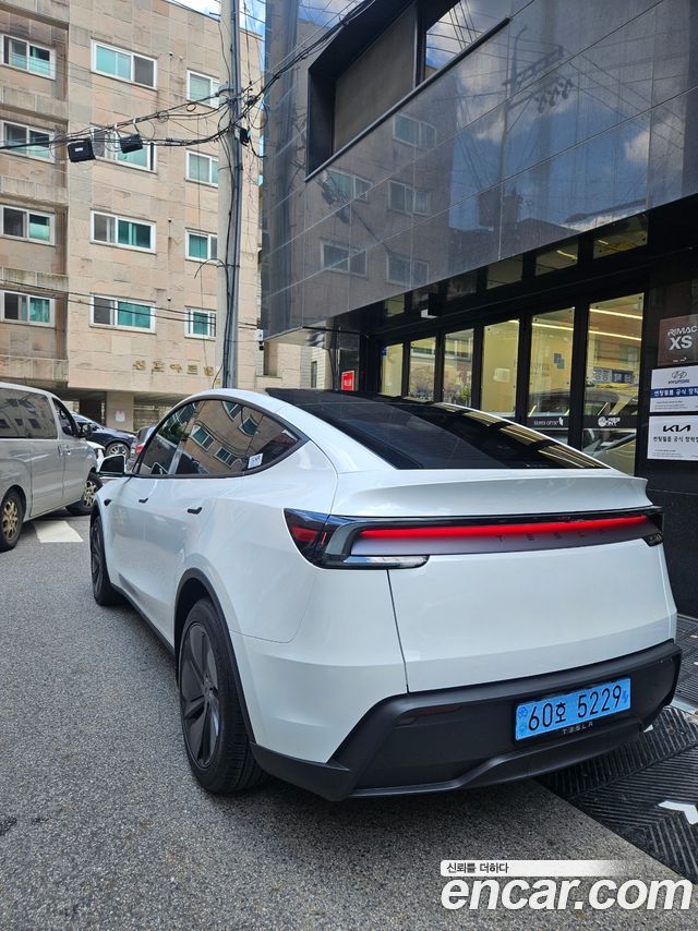 Tesla Model Y Premium RWD — пробег 4 600 км — фото 5 из 5