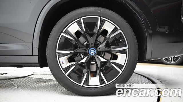 BMW iX3 M Sports — пробег 21 000 км — фото 5 из 5