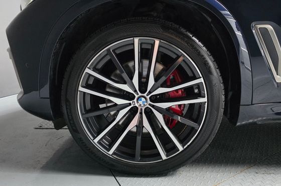BMW X5 M50i — пробег 64 950 км — фото 5 из 5