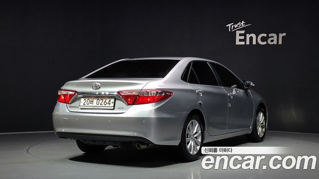 Toyota Camry 2.5 XLE — пробег 89 864 км — фото 2 из 5