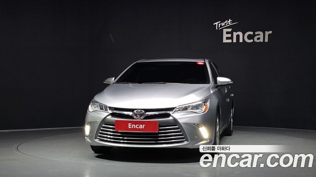 Toyota Camry 2.5 XLE — пробег 89 864 км — фото 3 из 5