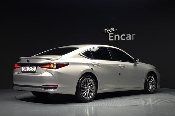 Lexus ES Luxury — пробег 64 290 км — фото 2 из 5