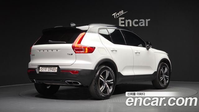 Volvo XC40 T4 R-Design — пробег 73 294 км — фото 2 из 5