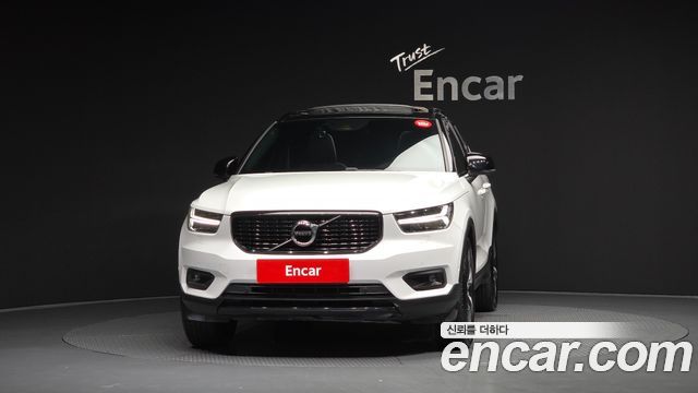 Volvo XC40 T4 R-Design — пробег 73 294 км — фото 3 из 5