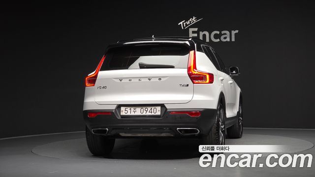 Volvo XC40 T4 R-Design — пробег 73 294 км — фото 4 из 5