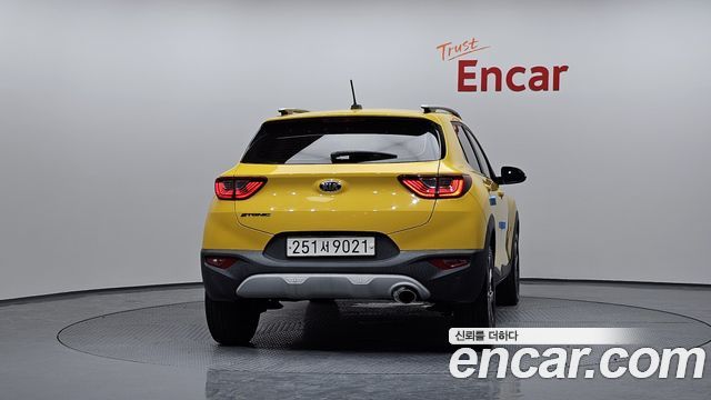 Kia Stonic из Кореи Encar