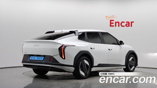 Kia EV4 Long Range 2WD Air — пробег 5 208 км — фото 2 из 5