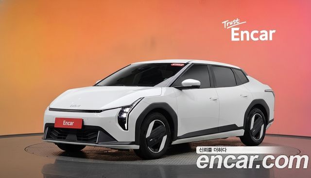 Kia EV4 Long Range 2WD Air — пробег 5 208 км — фото 1 из 5