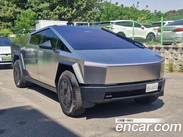 Tesla Cybertruck AWD — пробег 4 890 км — фото 1 из 5