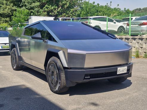 Tesla Cybertruck AWD — пробег 4 890 км — фото 1 из 5