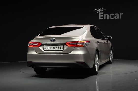 Toyota Camry 2.5 XLE Hybrid — пробег 67 018 км — фото 4 из 5