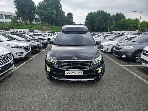 Kia Carnival 9-Seater Hi-Limousine Noblesse Special — пробег 189 000 км — фото 2 из 5