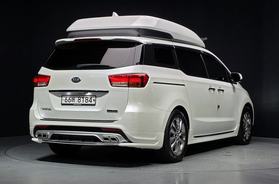Kia Carnival 9-seater Hi-Limousine Prestige High roof — пробег 96 340 км — фото 2 из 5