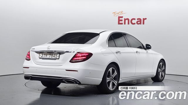 Mercedes-Benz E-Class из Кореи Encar