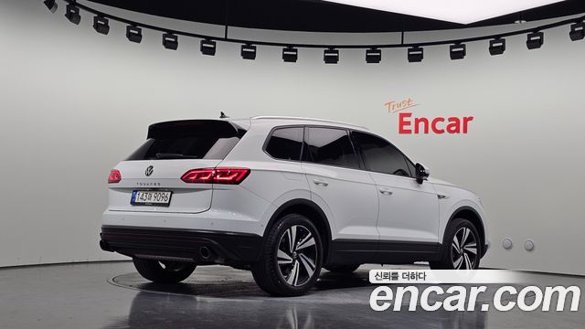 Volkswagen Touareg 3.0 TDI Premium — пробег 54 417 км — фото 2 из 5