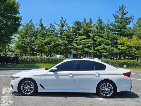 BMW 5-Series 520d M Sport Package Plus — пробег 92 290 км — фото 2 из 5
