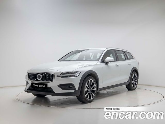 Volvo V60 B5 Ultra AWD — пробег 5 864 км — фото 1 из 5