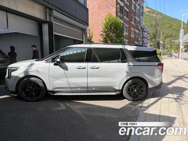 Kia Carnival Hev 9 Seater X Line — пробег 632 км — фото 3 из 5