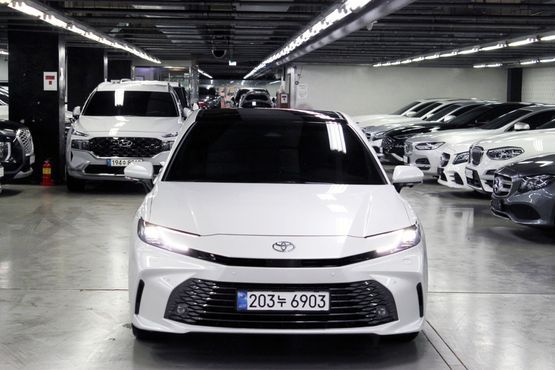 Toyota Camry 2.5 XLE Premium Hybrid — пробег 38 км — фото 2 из 5