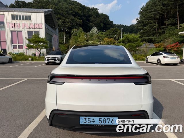 Tesla Model Y Premium RWD — пробег 1 077 км — фото 3 из 5