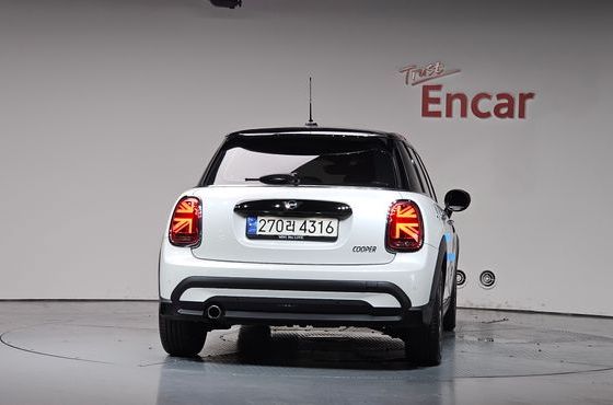 Mini Cooper 5Door Classic Third Generation — пробег 12 089 км — фото 4 из 5
