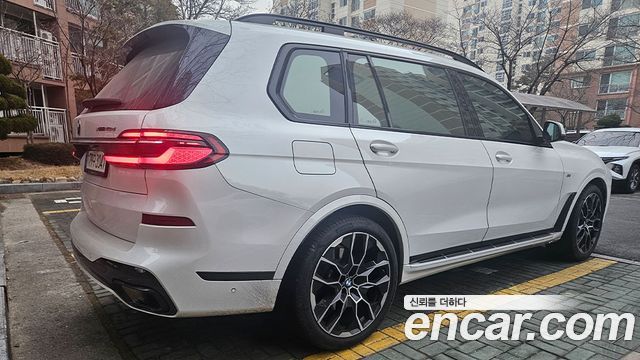 BMW X7 xDrive 40d M Sport 7 STR — пробег 24 737 км — фото 3 из 5