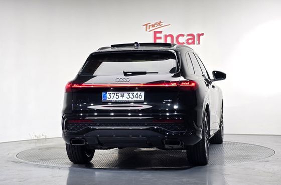 Audi Q5 45 TFSI Quattro S line — пробег 128 км — фото 4 из 5