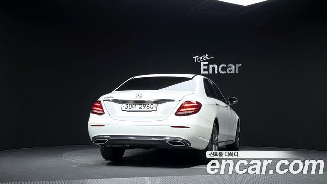 Mercedes-Benz E-Class из Кореи Encar