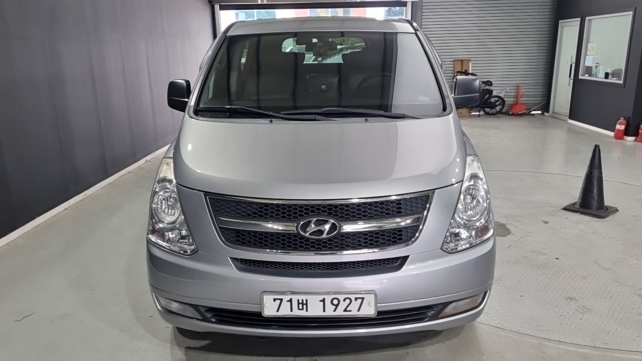 Hyundai Starex 11-Seater Wagon CVX Premium — пробег 207 000 км — фото 3 из 5