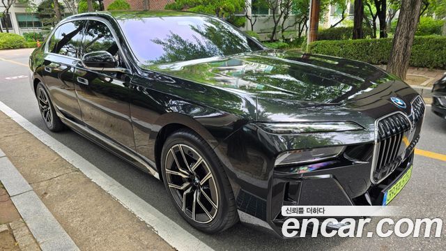 BMW i7 eDrive 50 M Sport Limited — пробег 700 км — фото 3 из 5