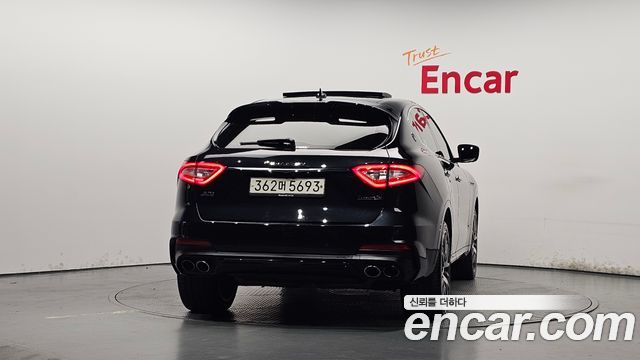 Maserati Levante из Кореи Encar