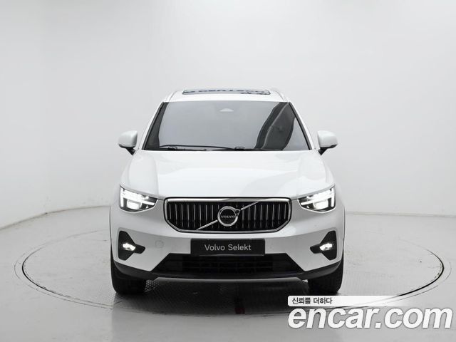 Volvo XC40 B4 Ultra Bright — пробег 11 253 км — фото 3 из 5