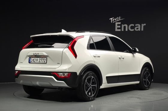 Kia Niro Prestige — пробег 24 927 км — фото 2 из 5