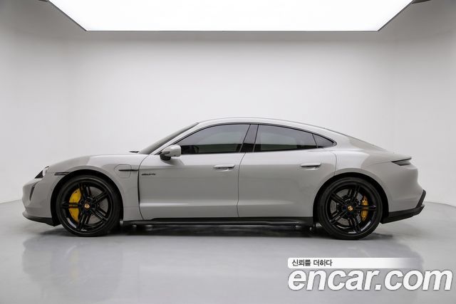 Porsche Taycan Turbo S — пробег 20 360 км — фото 1 из 5