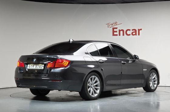 BMW 5-Series 520d xDrive — пробег 153 770 км — фото 2 из 5