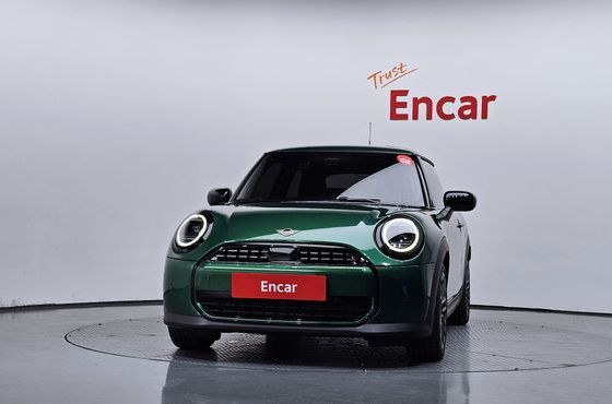 Mini Cooper Essential — пробег 2 737 км — фото 3 из 5