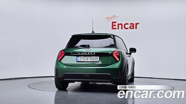 Mini Cooper Essential — пробег 2 737 км — фото 4 из 5