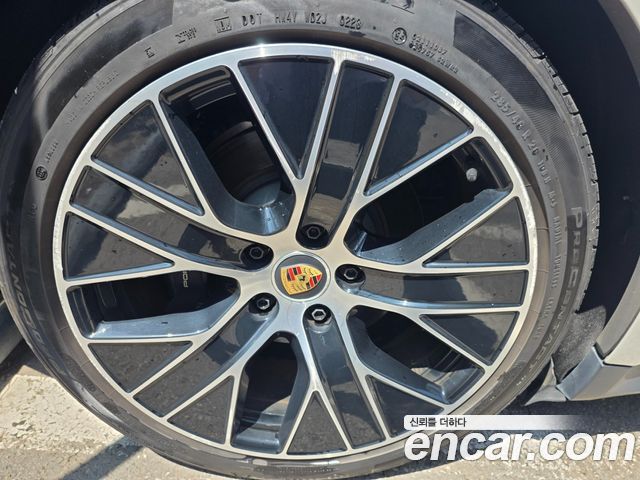Porsche Taycan Base — пробег 310 000 км — фото 4 из 5